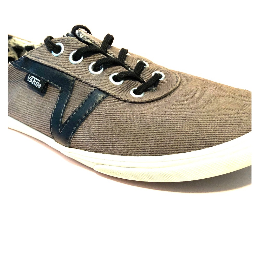 VINTAGE VANS- Classic with leather logo detail